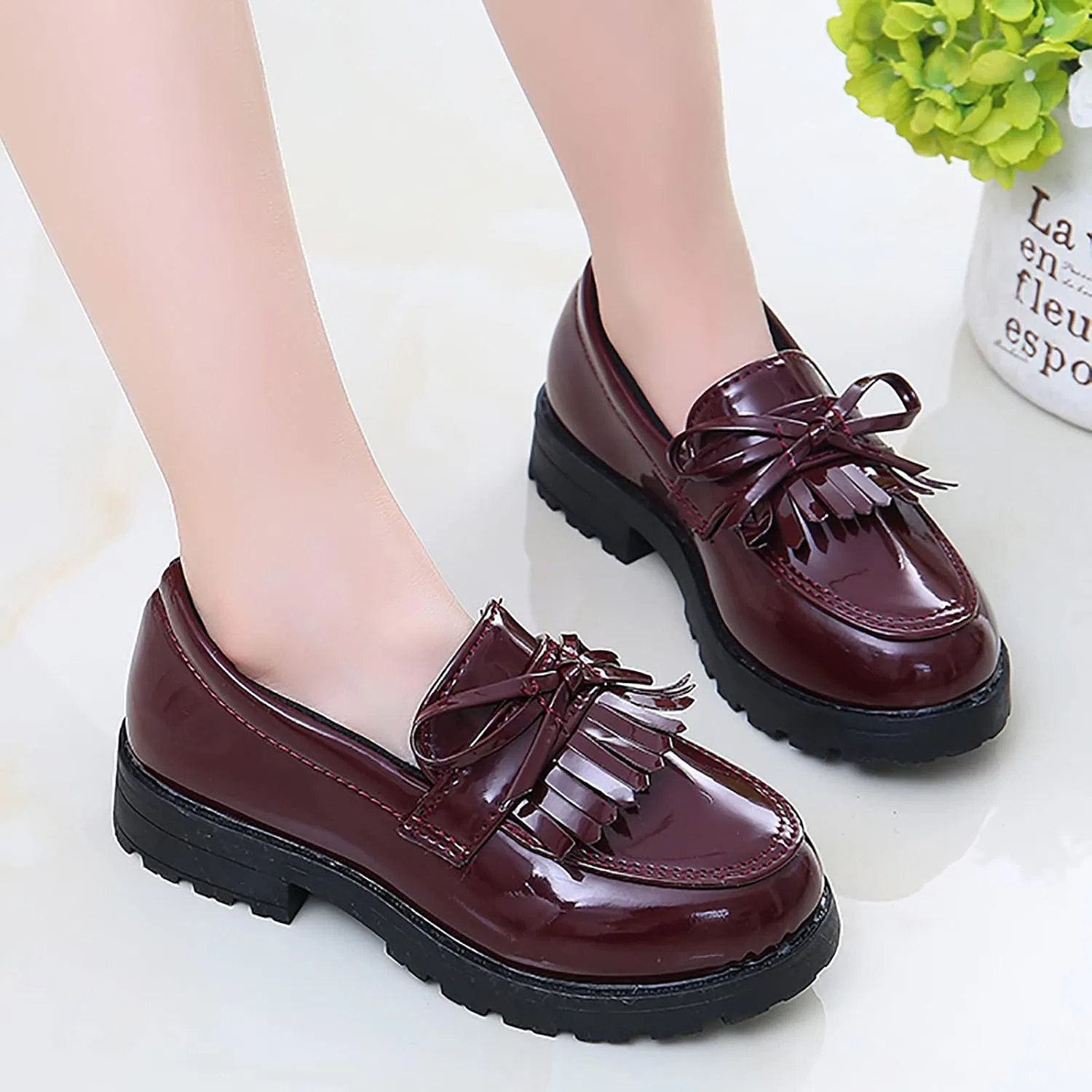 Детские туфли-лоферы для девочек с кисточкой и бантом, модель Summer Big Girls Loafer Slip On Leather Tassel Bow School Dress Shoes 𝐏atent-Leather Reflective Flat Loafers, Wine — фото 2