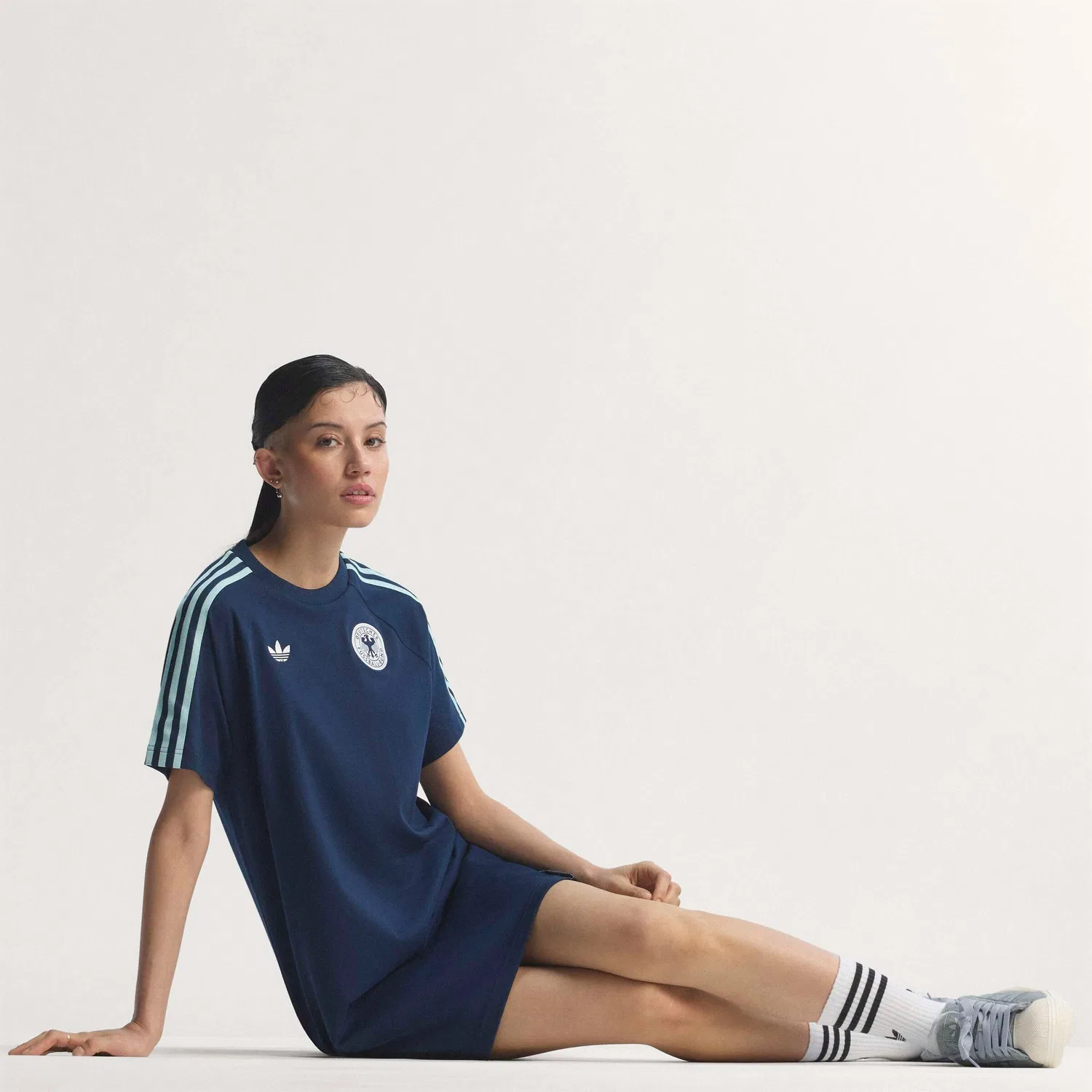Спортивное платье Adidas Performance Deutschland в темно-синем и светло-голубом цветах — фото 4