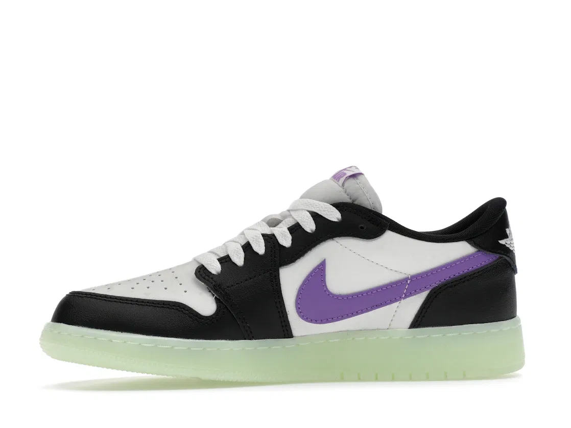 Детские кроссовки Lifestyle с высоким контрастом Jordan 1 Retro Low OG Jordan, Black/Black Raspberry-Volt Tint — фото 3