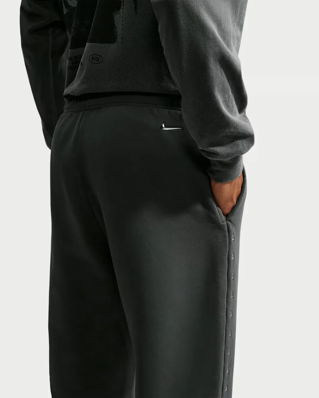 Мужские баскетбольные брюки из флиса Therma-FIT с открытым низом Ja Standard Issue Nike, Black Spruce/Ice Silver — фото 3