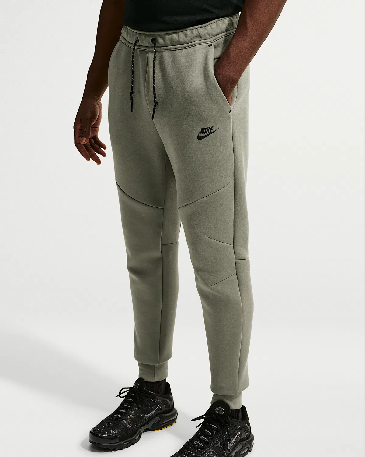 Мужские флисовые джоггеры Nike Tech, Silver Sage/Light Pumice/Black — фото 2