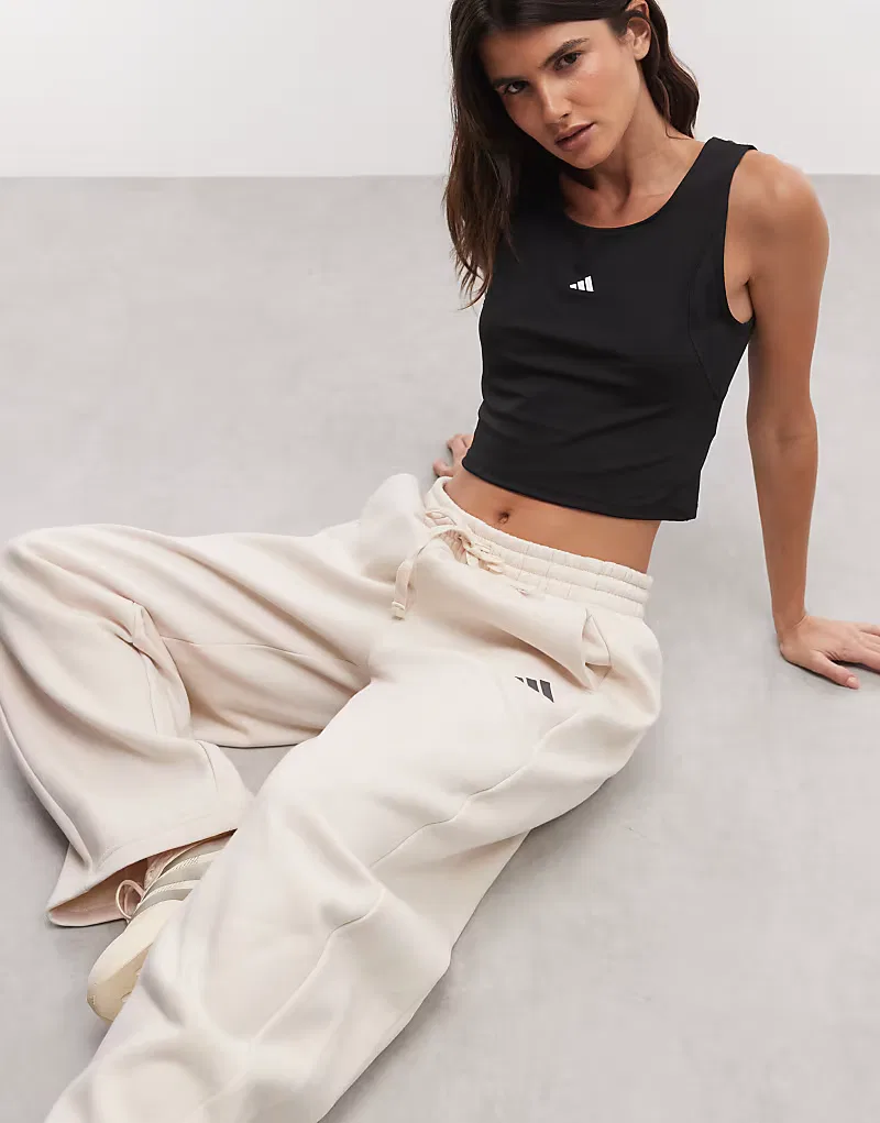 Спортивные брюки Adidas Performance Three Stripes Studios, кремовый