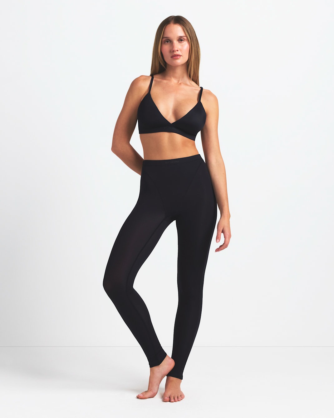 Леггинсы NikeSKIMS Weightless Layers Women's High-Waisted V-Panel, черный — фото 3