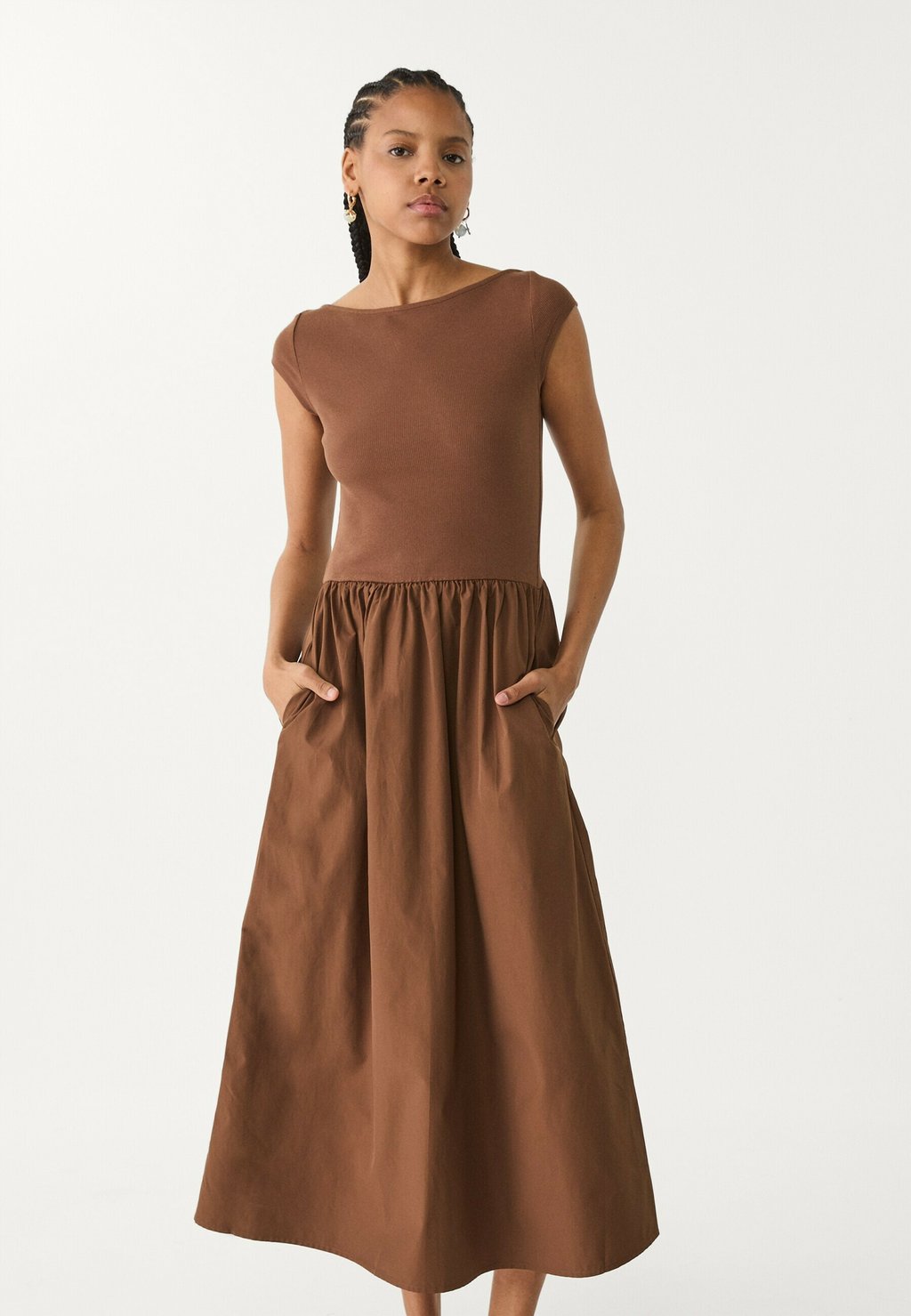 

Повседневное платье CONTRASTING MIDI Stradivarius, коричневый