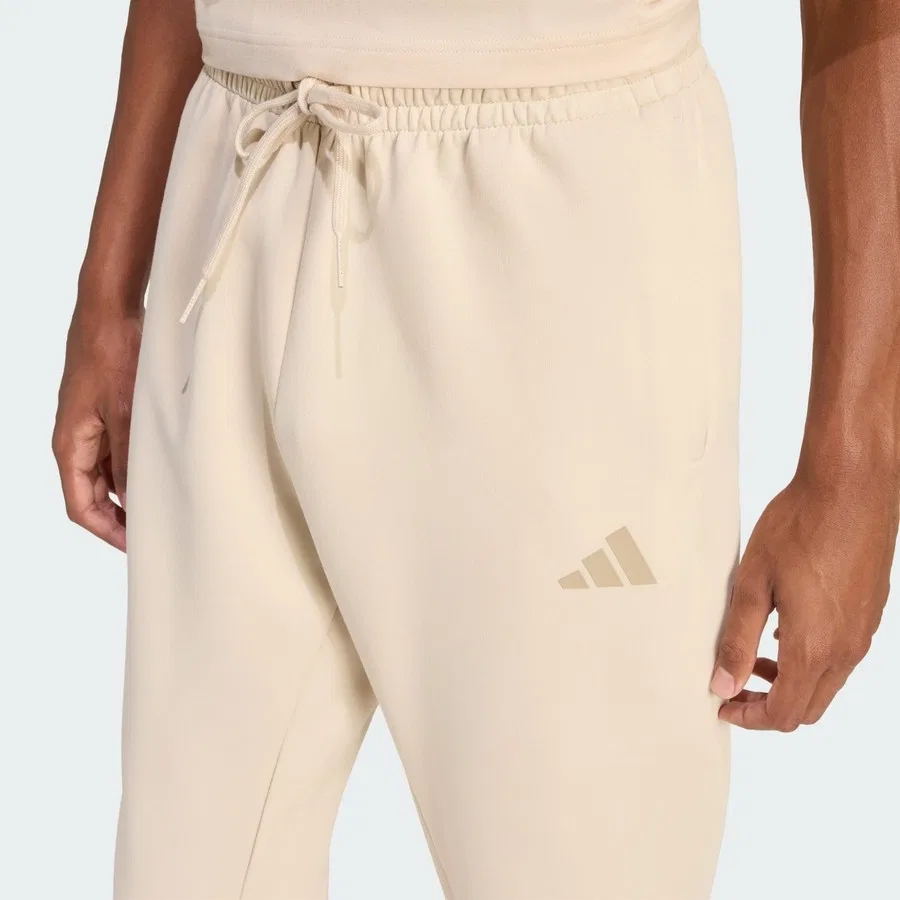 Спортивные брюки с карманами и эластичным поясом adidas Future Icons Small Logo, Бежевый — фото 4