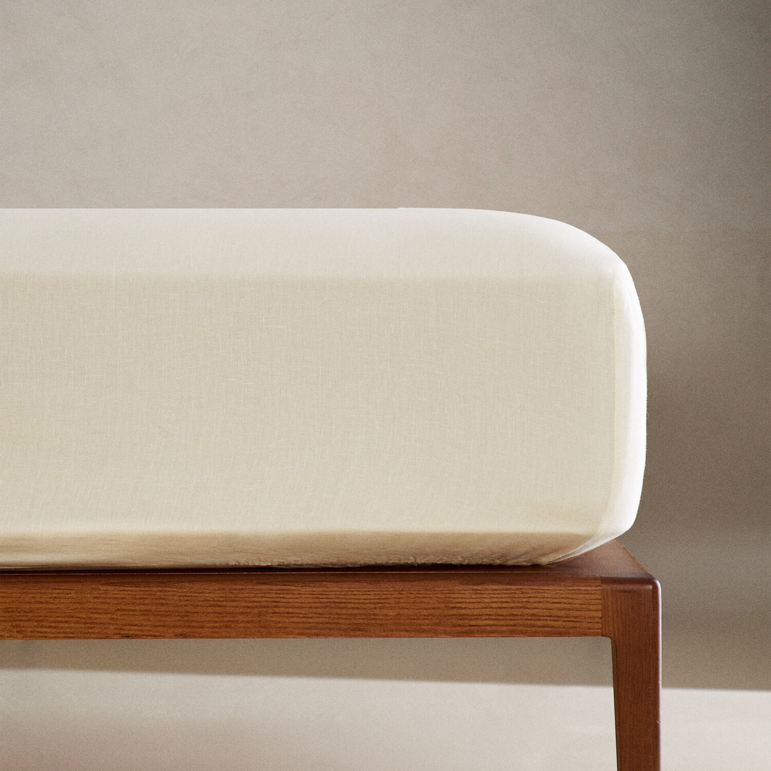 

Простыня на подгонку Zara Home Washed Linen, 140 г/м², экрю