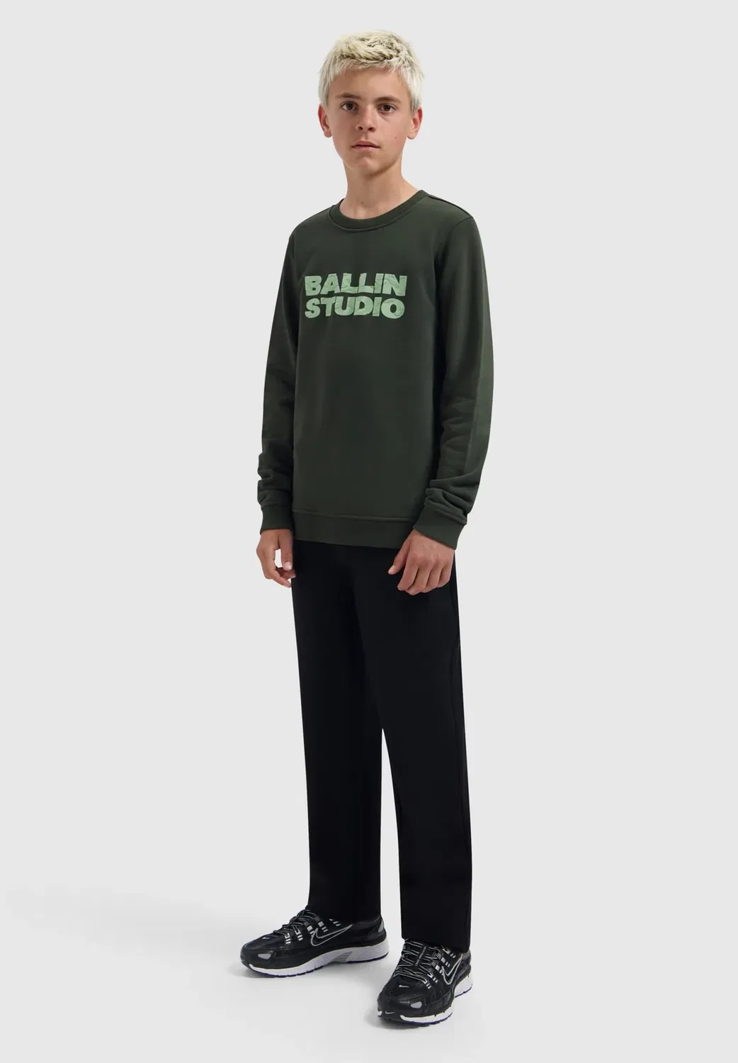 Свитера с круглым вырезом и длинными рукавами стандартного кроя Ballin, Olive