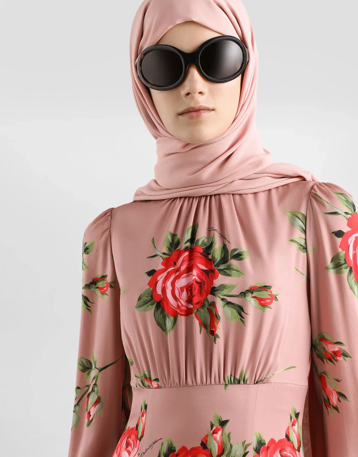 Длинное платье из шармеза с принтом букета роз Dolce & Gabbana, бежевый — фото 4
