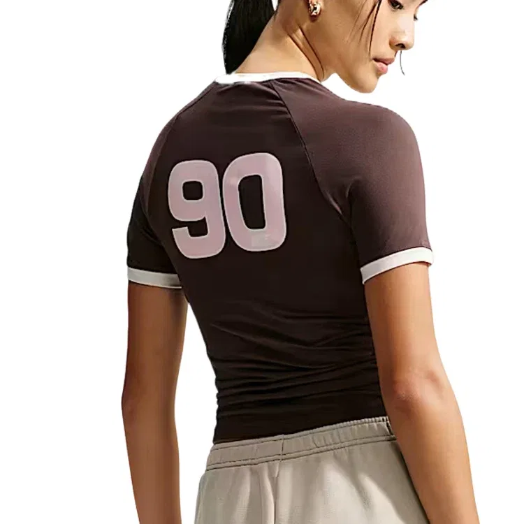 Женская футболка приталенная Nike Sportswear Fitted T-Shirt Baroque Brown Sail, коричневый — фото 2