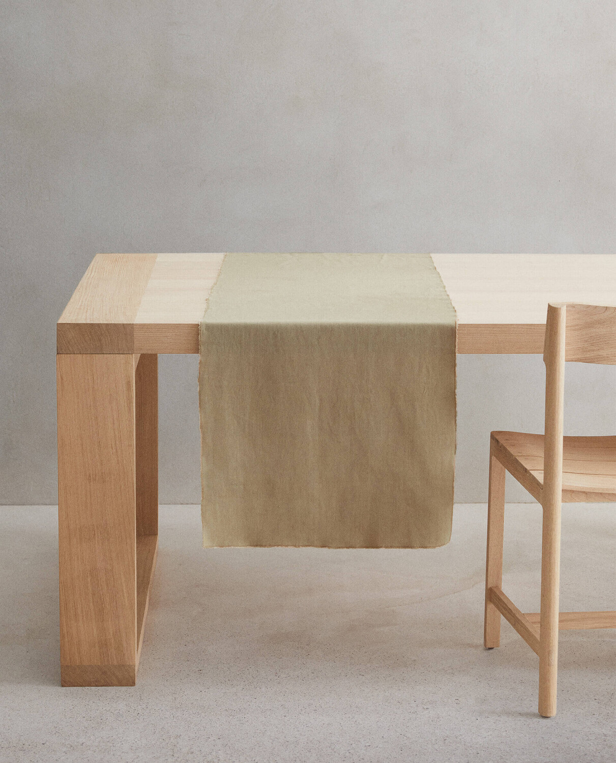 

Дорожка настольная 01 Zara Home by Vincent Van Duysen, серо-коричневый