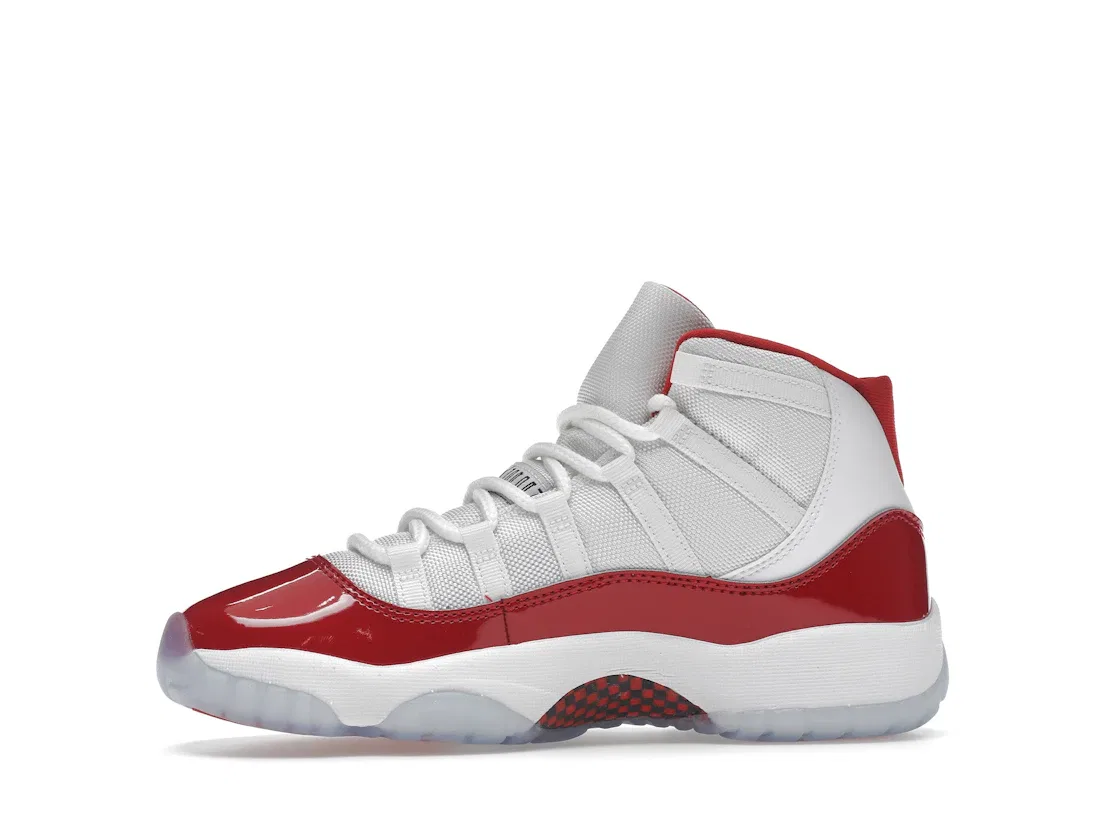 Детские кроссовки Lifestyle с глянцевым кожаным носком Jordan 11 Retro, White/Varsity Red-Black — фото 3