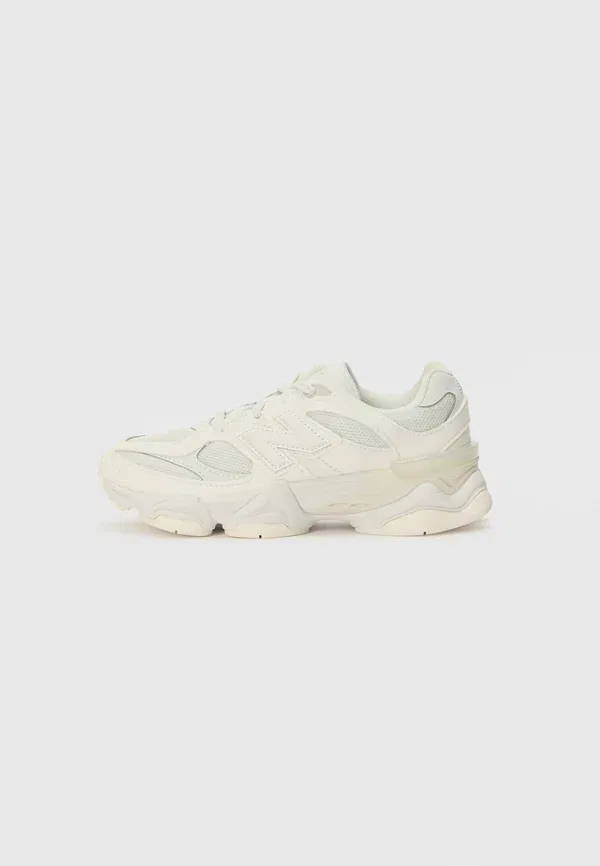 Кроссовки New Balance 9060, отражение