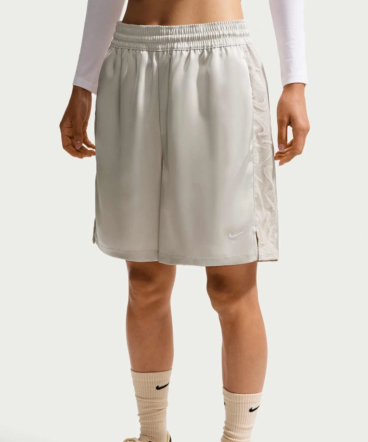 Женские шорты свободного кроя с кружевным принтом Nike Sportswear Chill Lace, Light Bone