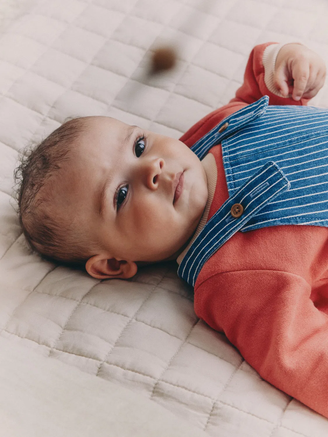 Комбинезон джинсовый с боди, Bright Character Stripe Next, бежевый — фото 4