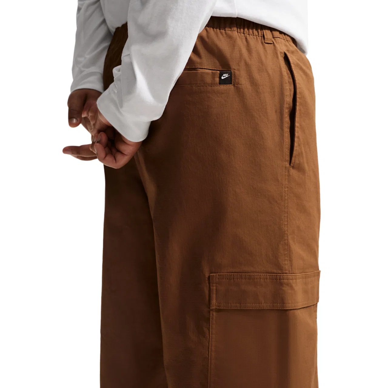 Мужские брюки карго Nike Club Woven Cargo Pants, цвет Ale Brown/White — фото 2
