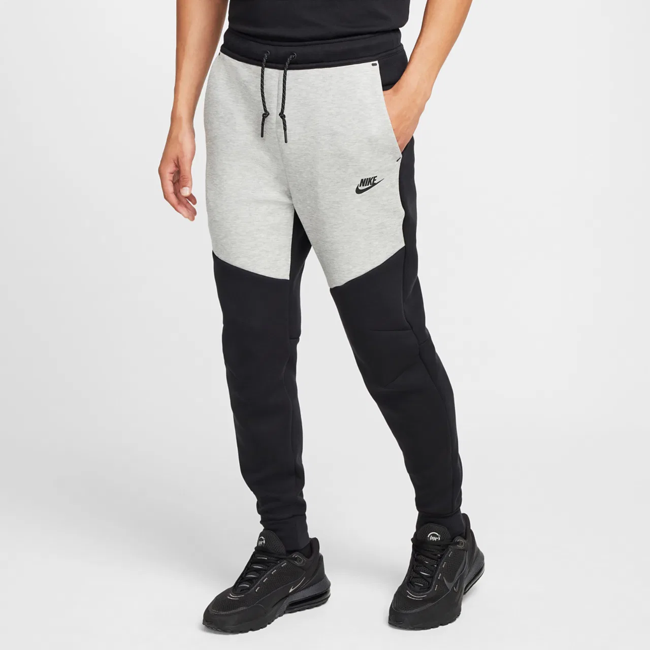 Мужские брюки Tech Fleece Nike, цвет Black/Dark Grey Heather — фото 2