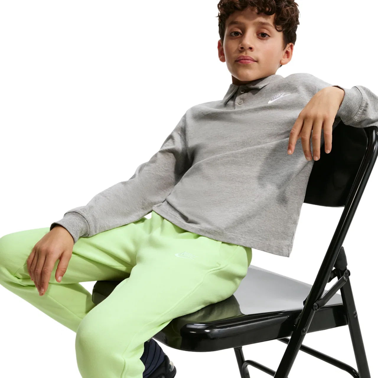 Спортивные брюки для мальчиков Club LBR Fleece Nike, цвет Lt Liquid Lime/White — фото 2