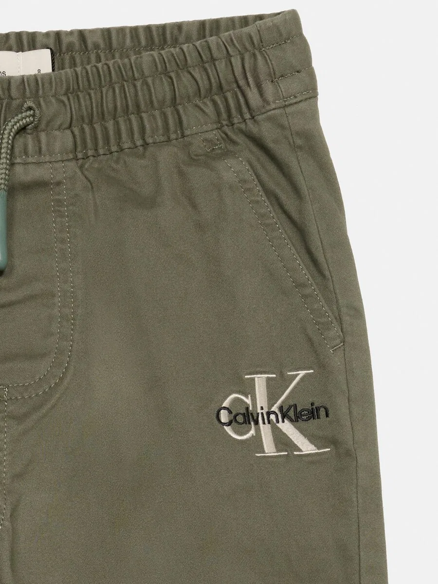 Джинсы Calvin Klein Jeans зауженные 'ESSENTIAL' оливкового цвета — фото 4