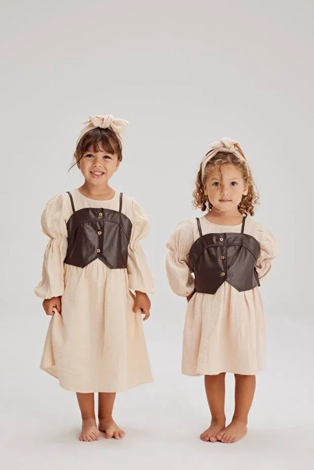Детское платье для девочек с принтом Balloon Sleeve Midi Length Leather Vest Dress Including Bandana Lolliboomkids, Camel — фото 2