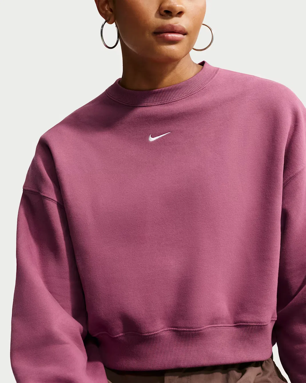 Женская укороченная футболка оверсайз с круглым вырезом Nike Studio Fleece Medium Weight, Pink Smoke/Sail — фото 3