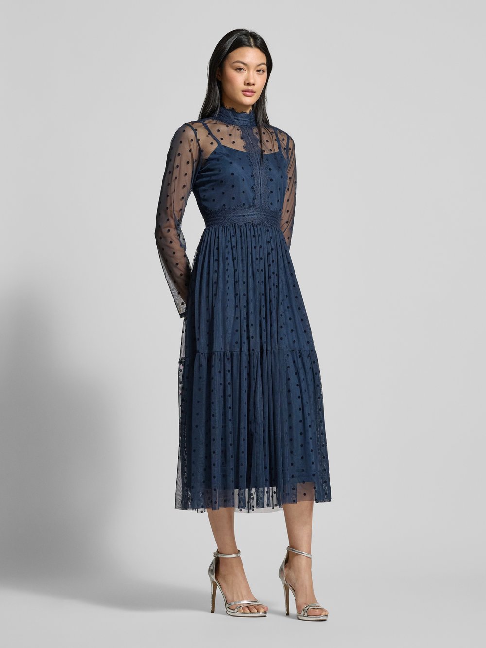 

Коктейльное платье с воротником-стойкой LACE & BEADS