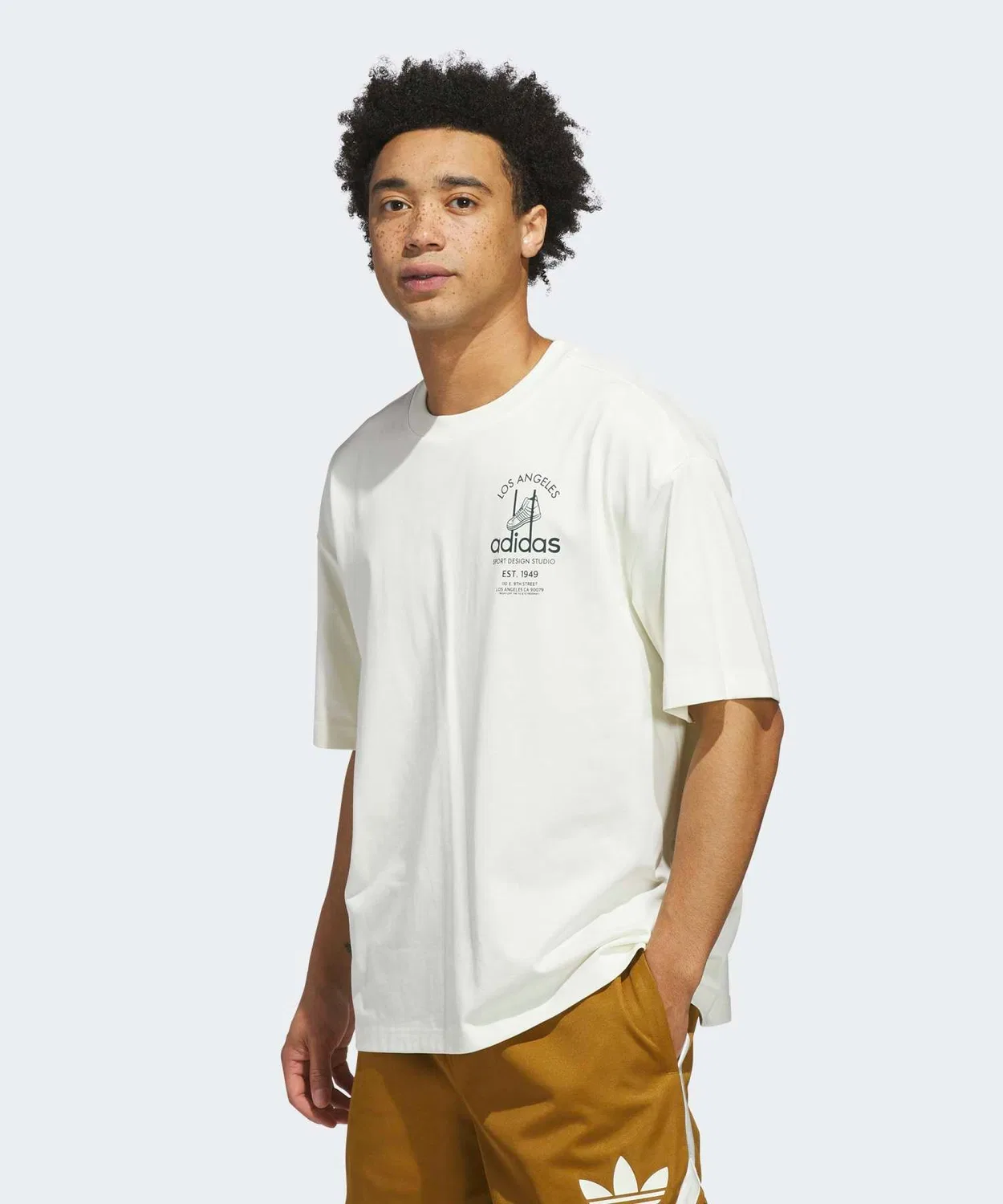 Мужская футболка оверсайз с графическим принтом Adidas Sport Design Studio ASD Fastbrk Tee Adidas, Белый — фото 3
