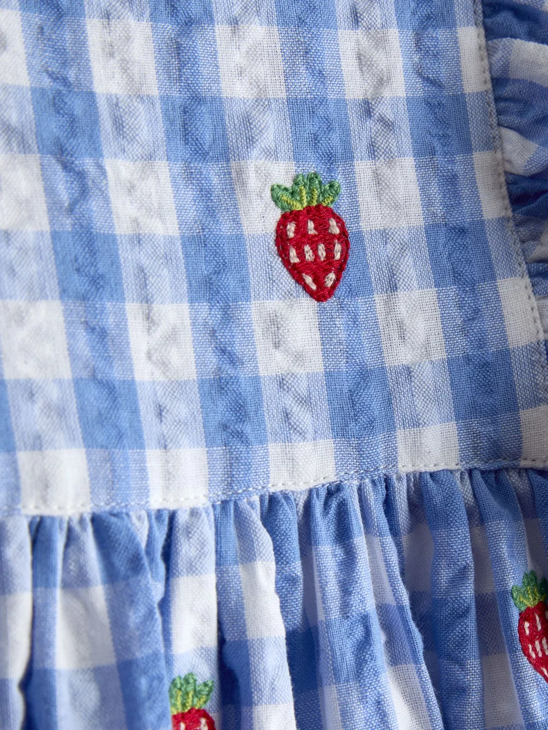 Платье с квадратным вырезом и оборками, Blue Gingham Strawberry Jojo Maman Bébé — фото 4