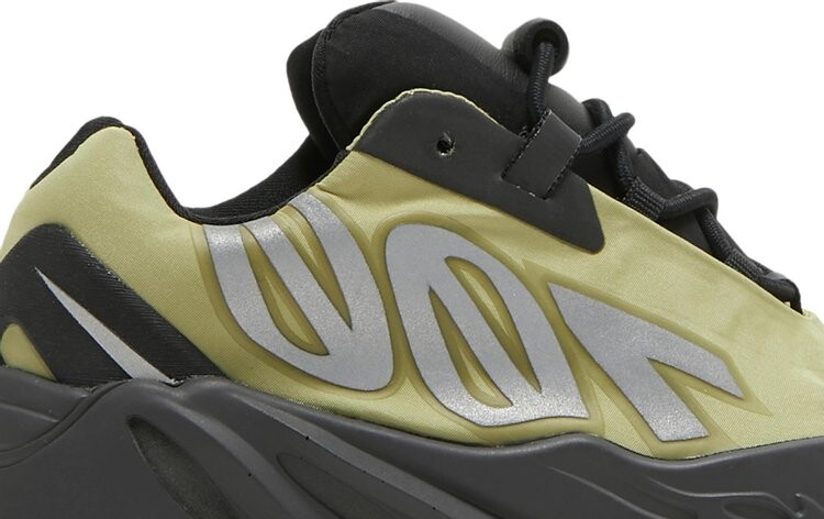 Кроссовки Adidas Yeezy Boost 700 MNVN Infants 'Resin', зеленый — фото 3