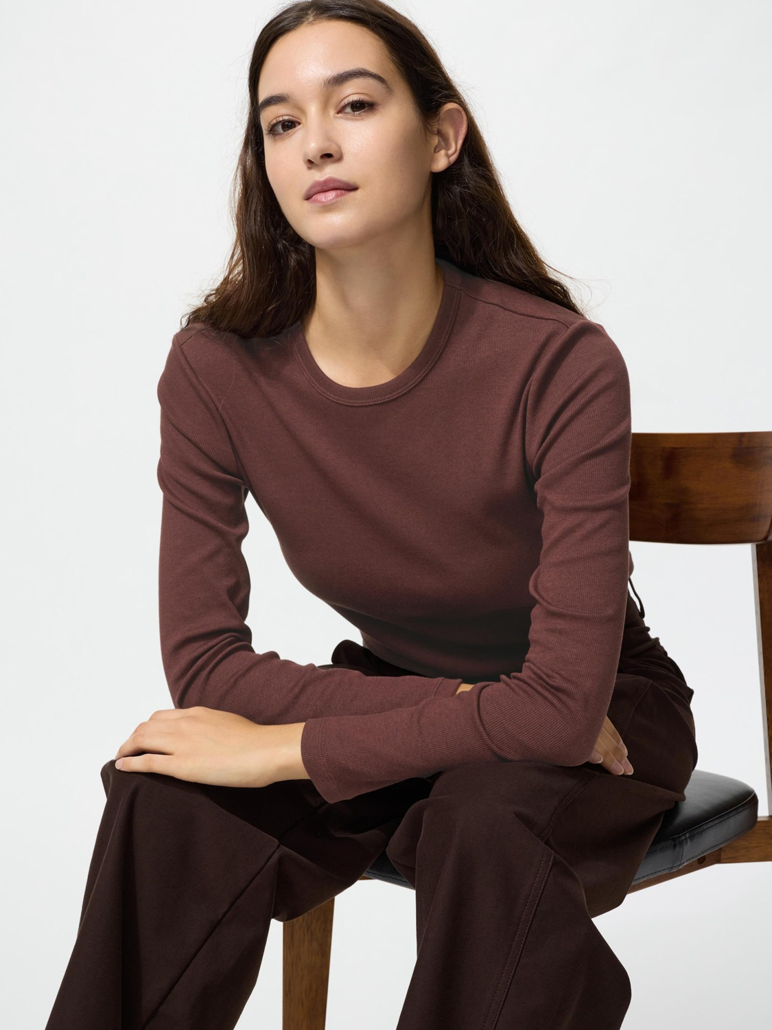 

Лонгслив Uniqlo Soft Ribbed, 38 темно-коричневый