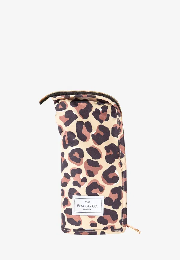 Косметичка с подставкой для кистей, чехол, The Flat Lay Co, Leopard Print The Flat Lay Co.