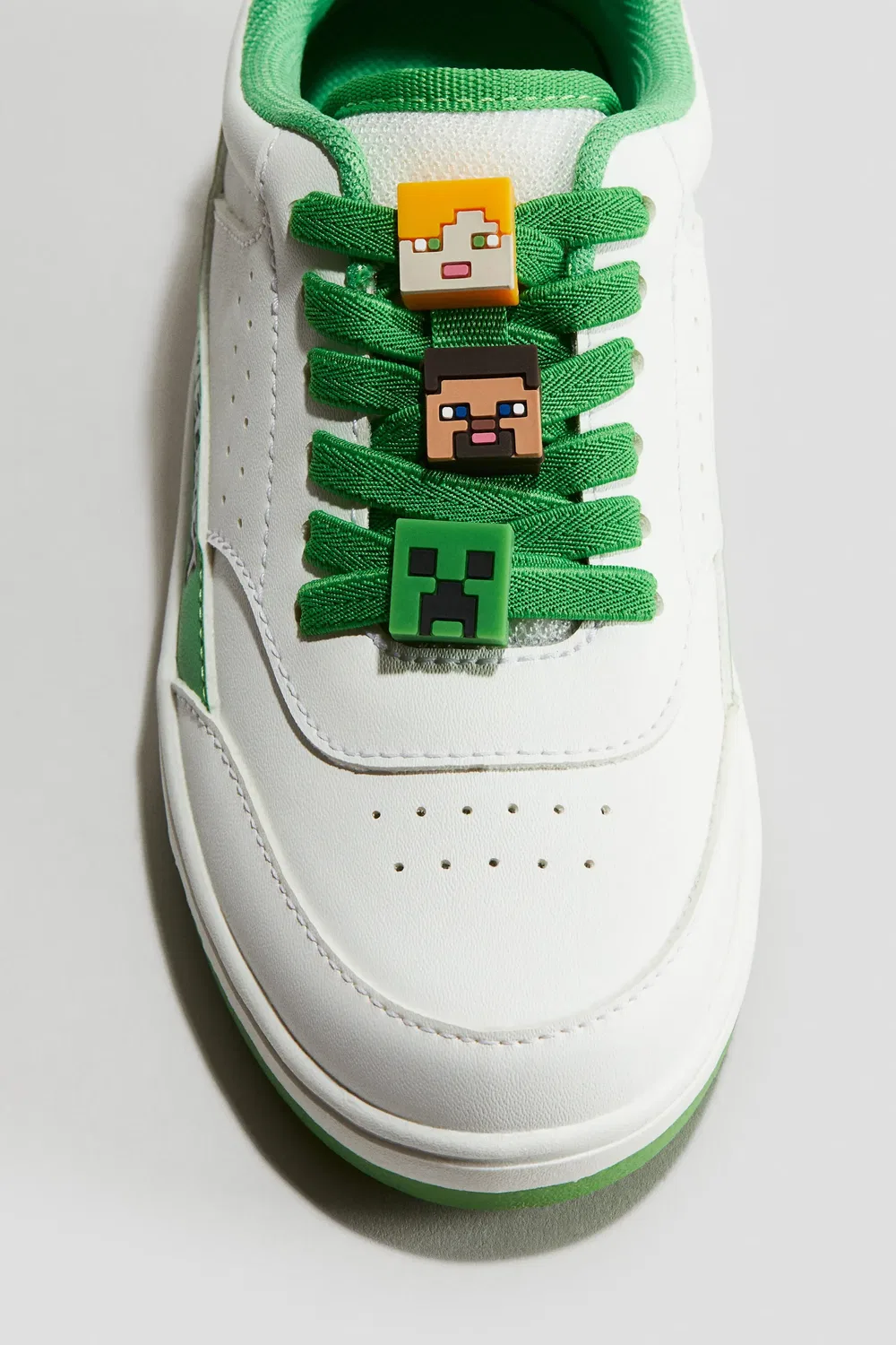 Детские кроссовки с эластичной шнуровкой и подвесками Minecraft H&M, White/Minecraft — фото 3