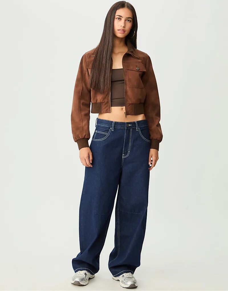 

Короткая куртка Stradivarius из искусственной кожи с карманами коричневого цвета