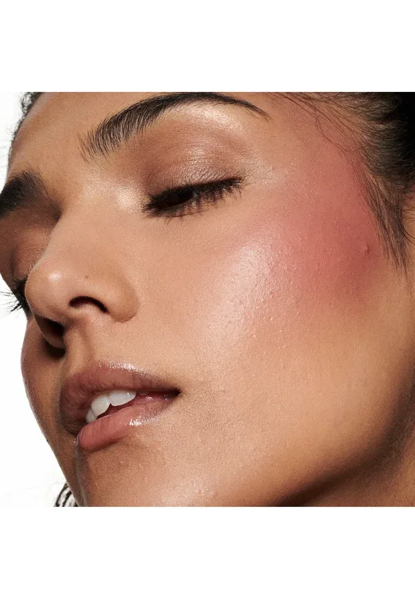 Румяна жидкие Strobe Beam Blush Mac, Plummy Bare, 4.3 мл, цвет plummy bare — фото 4