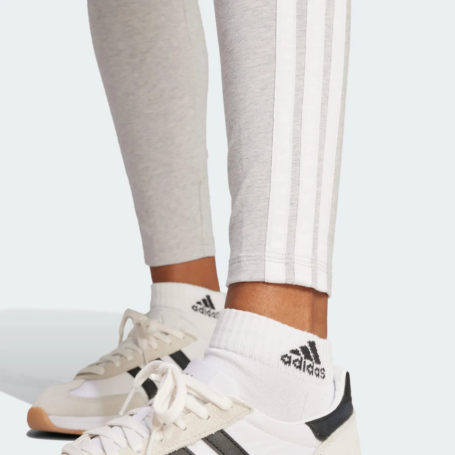 Женские леггинсы с высокой посадкой Essentials 3-Streifen Cotton Adidas, Hellgrau Weiss — фото 4