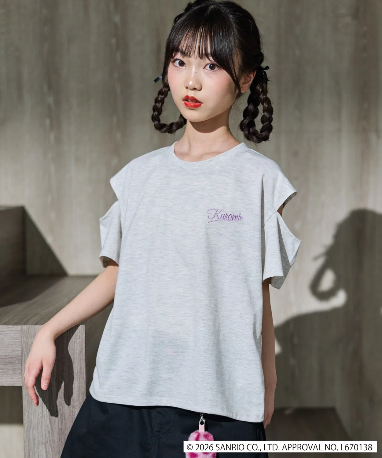 Детская футболка для девочек с открытыми плечами, с принтом Kuromi BISKEE, Off White