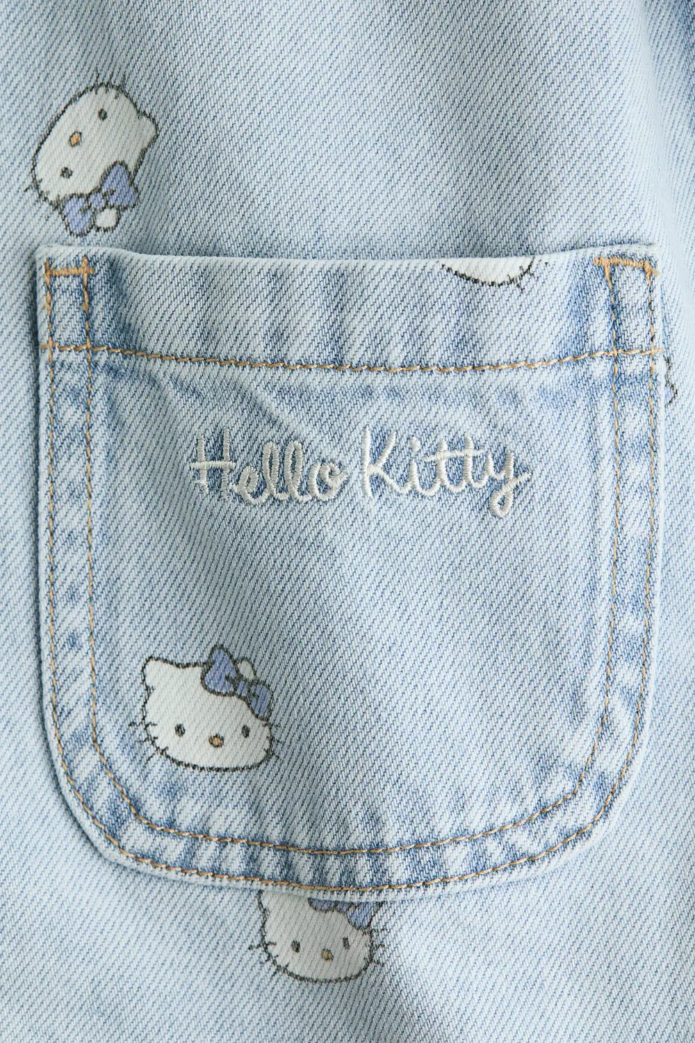 Джинсовая куртка из хлопка с принтом H&M, Helles Denimblau/Hello Kitty — фото 2