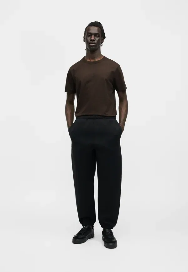 Футболка с круглым вырезом - простая футболка Calvin Klein — фото 2