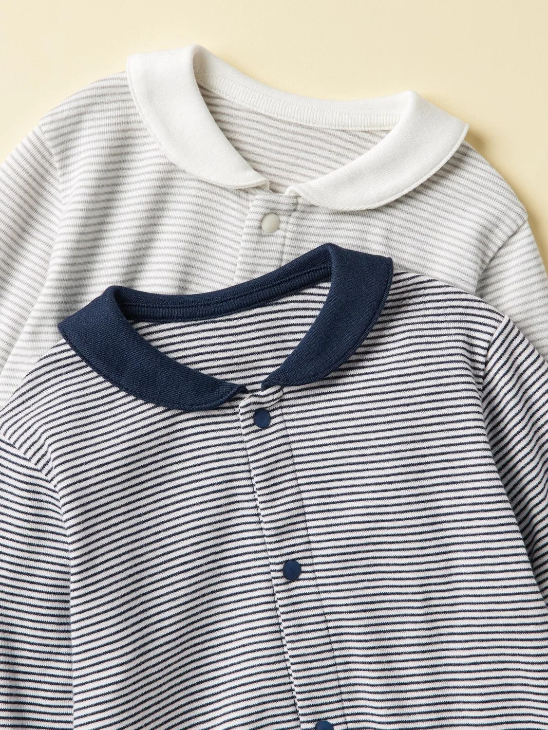 Комбинезон Uniqlo, базовый трикотажный, в полоску, серый — фото 2