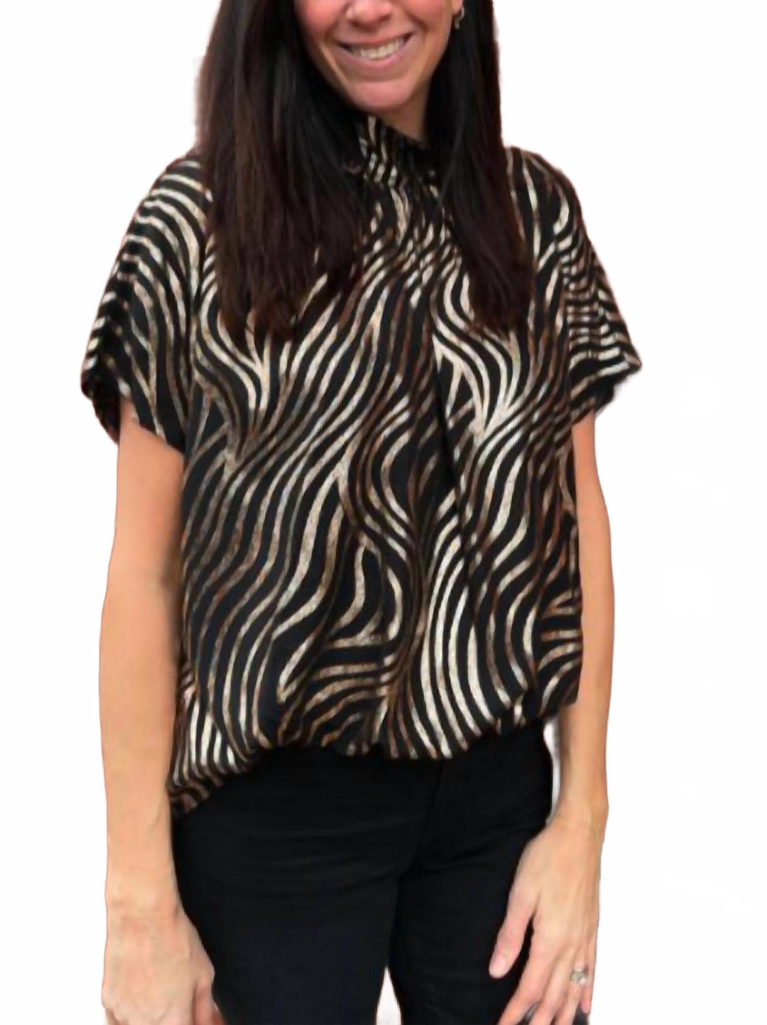 

Топ London Bubble Hem Top в цвете Noir Muse Adrienne, noir muse