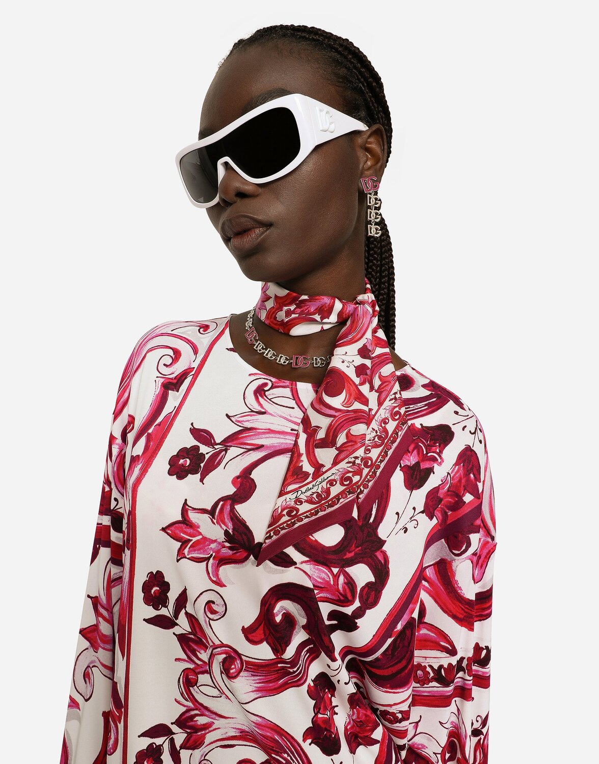 Короткое ожерелье с несколькими логотипами dg Dolce & Gabbana, серебряный — фото 2