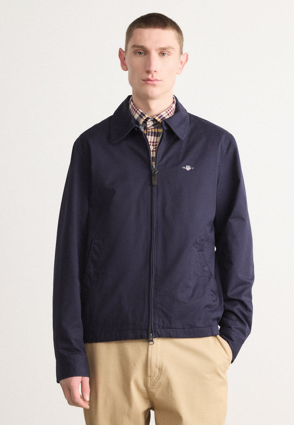 

Легкая куртка WINDCHEATER JACKET GANT, темно-синий