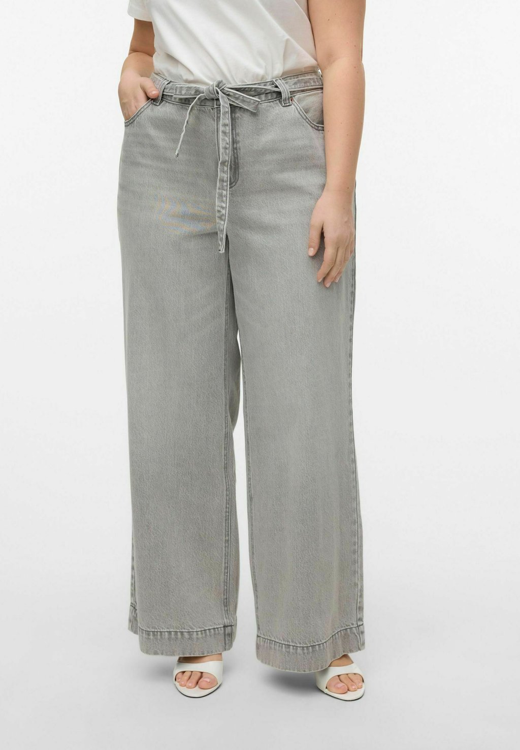 

Расклешенные джинсы Vero Moda Curve, цвет Light Grey Denim