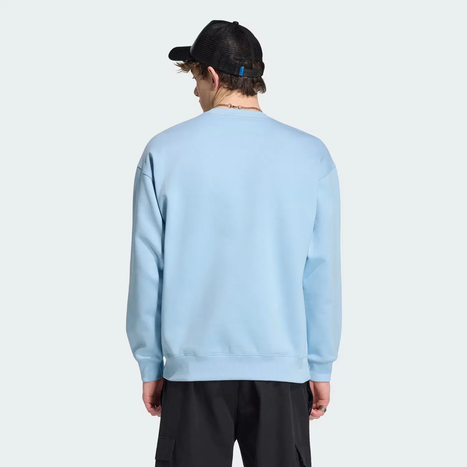 Мужской свитшот свободного кроя Trefoil Essentials Loose Crew Adidas Originals, небесно-голубой — фото 2