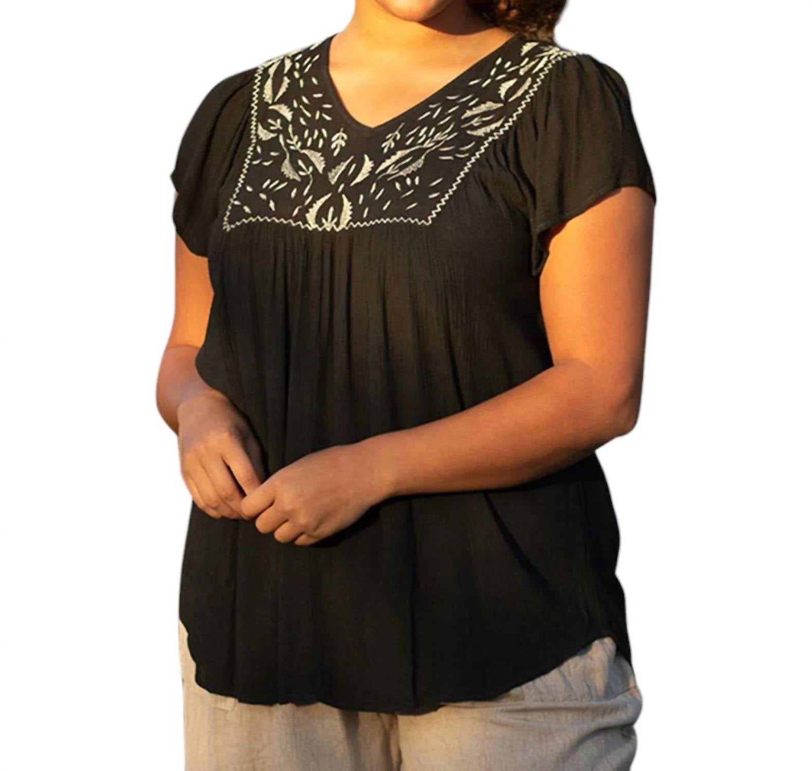 

Блузка с вышивкой Karla - Plus In Black On The Plus Side