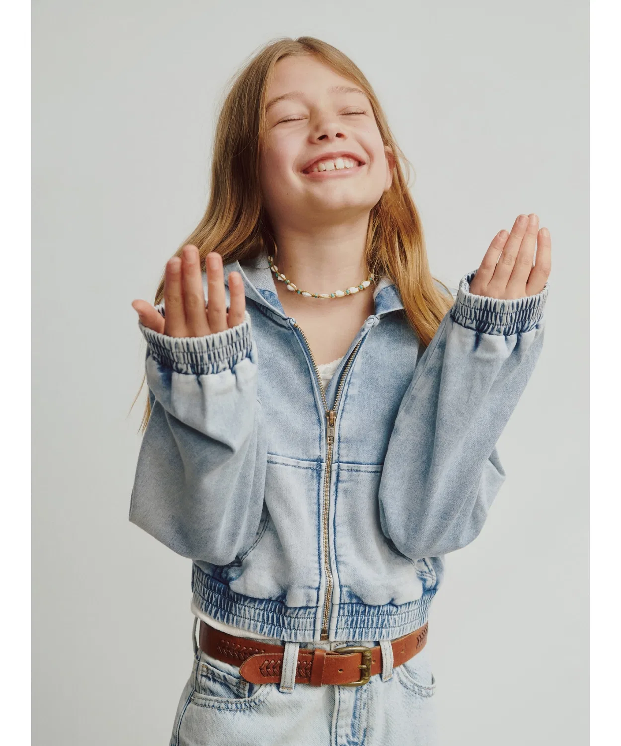 Детский джинсовый худи с капюшоном, молнией, короткий GAP, Light Indigo Blue — фото 3
