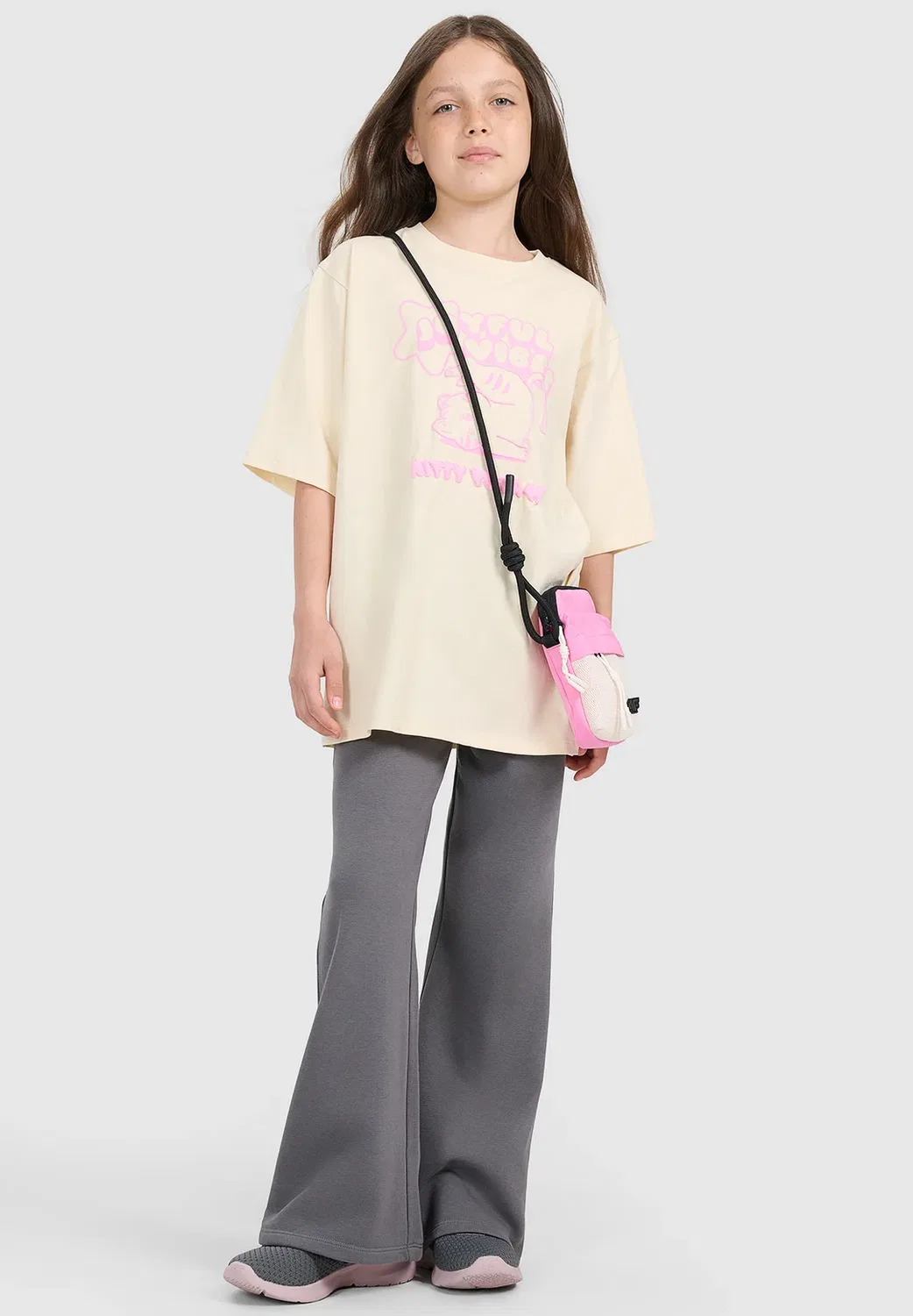 Футболка oversize z nadrukiem dziewczęcy - szary 122 (6-7 лат) - футболка с принтом 4F, Creme