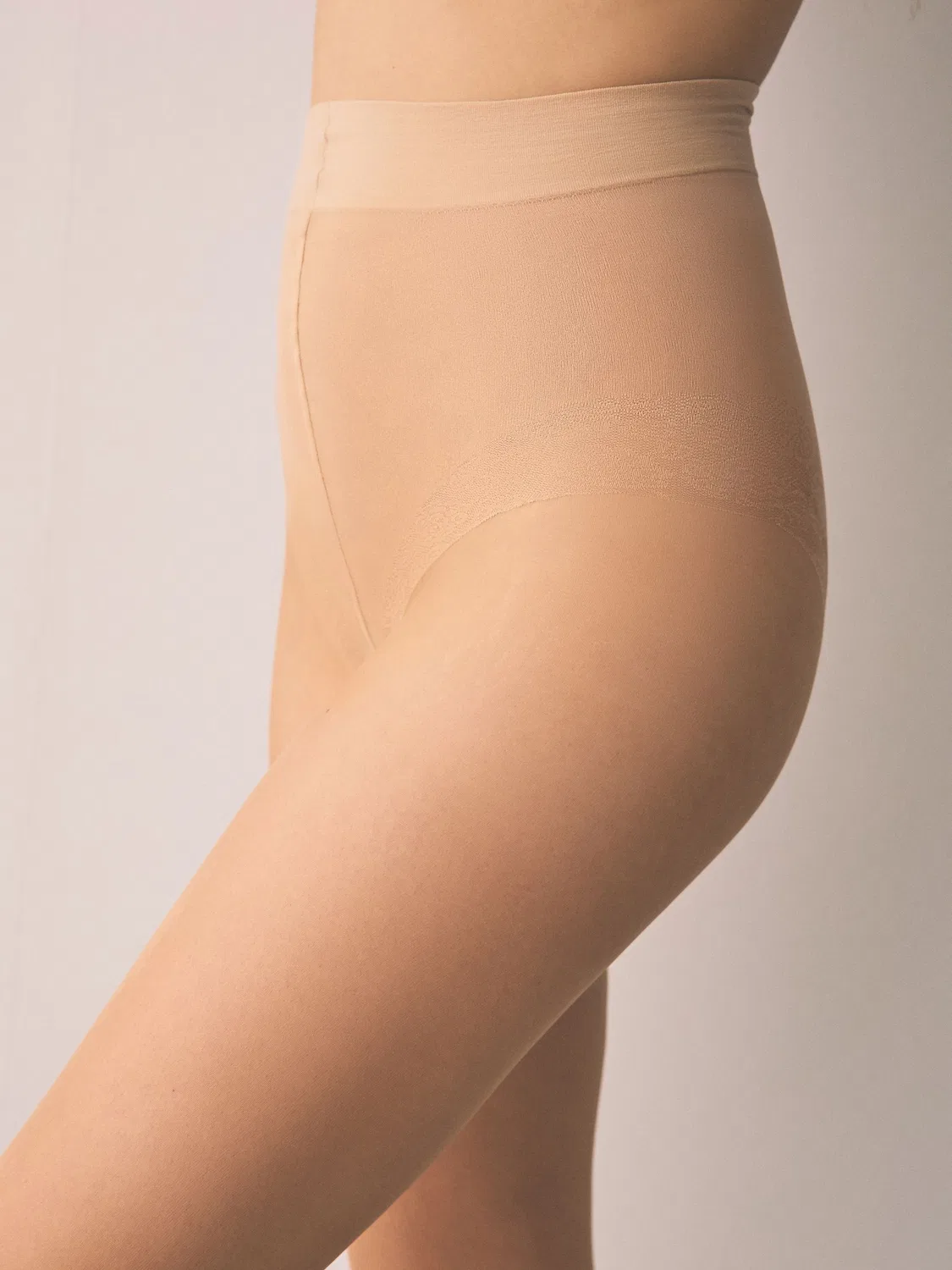 Колготки полупрозрачные Premium Ultimate Sheer 7 Denier Opaque Next, золотистый загар — фото 3