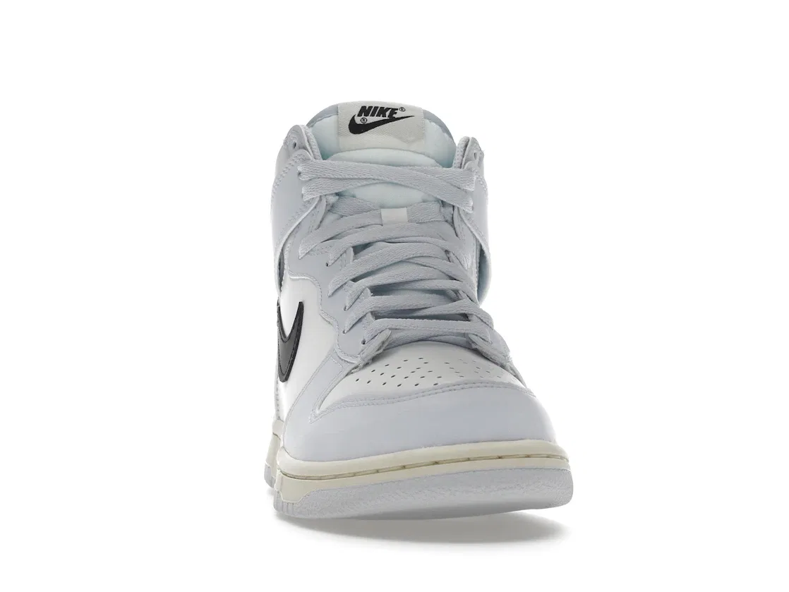 Детские кроссовки высокие с белой и серой расцветкой Nike Dunk High, Summit White/Football Grey/Black — фото 2