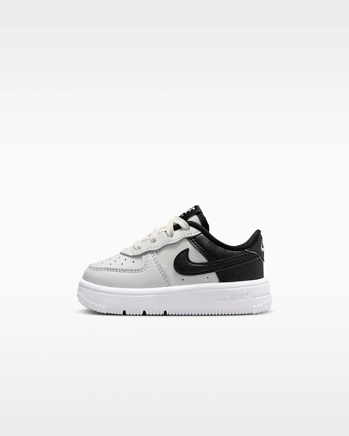 Детские кроссовки Nike Force 1 Low LV8 5, Summit White/White/Metallic Silver/Black