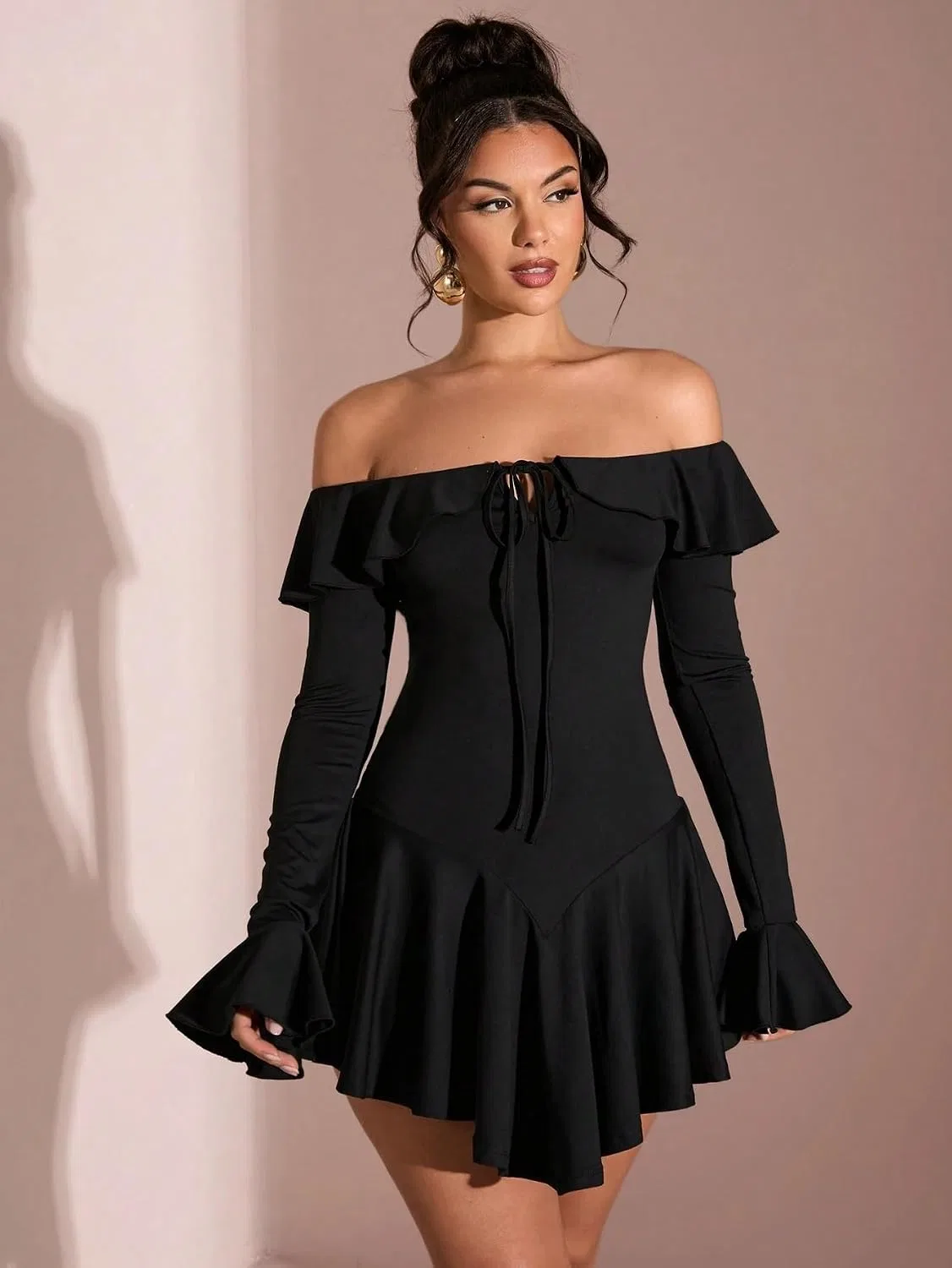 Женское A-силуэта платье с рюшами на одно плечо, Black — фото 4